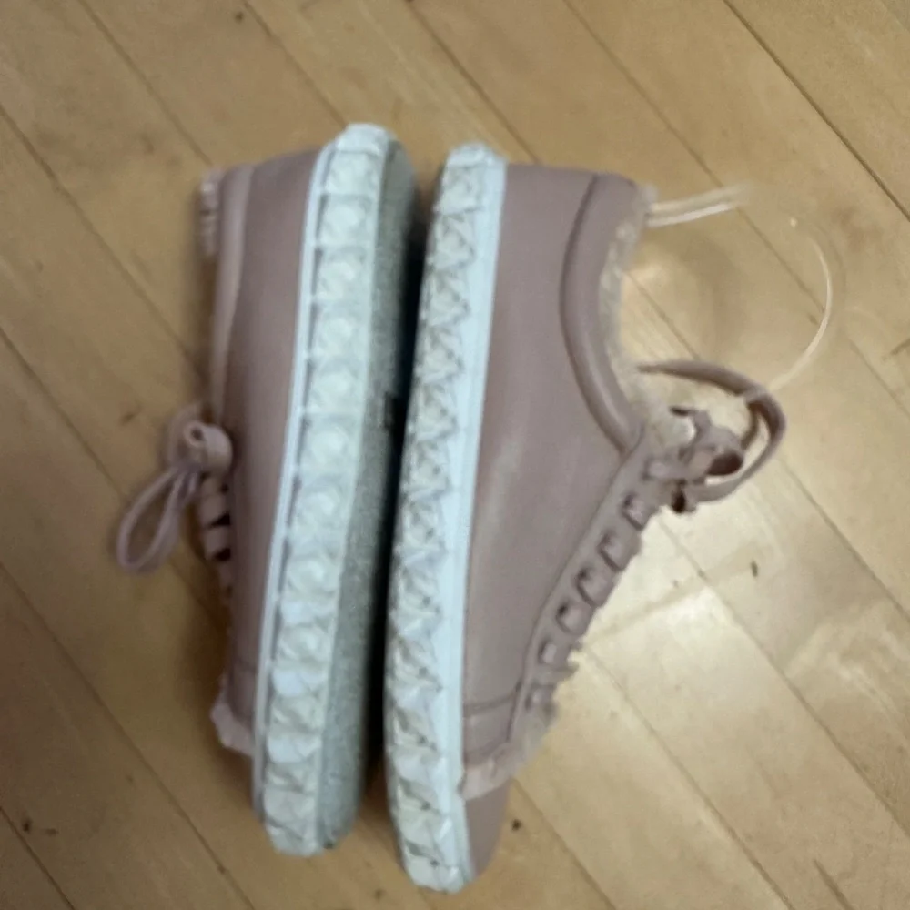 Like New Stuart Weitzman Blush beige Sneakers,7.5, CB2381 - Picture 4 of 7